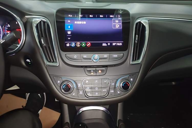 Used Chevrolet Malibu XL 2019 Redline 550T Automatic Smart Edition Audio And AC Panel