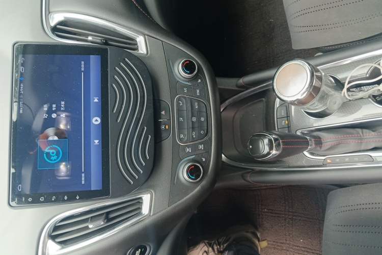 Used Chevrolet Malibu XL 2019 Redline 550T Automatic Sport Edition Audio And AC Panel