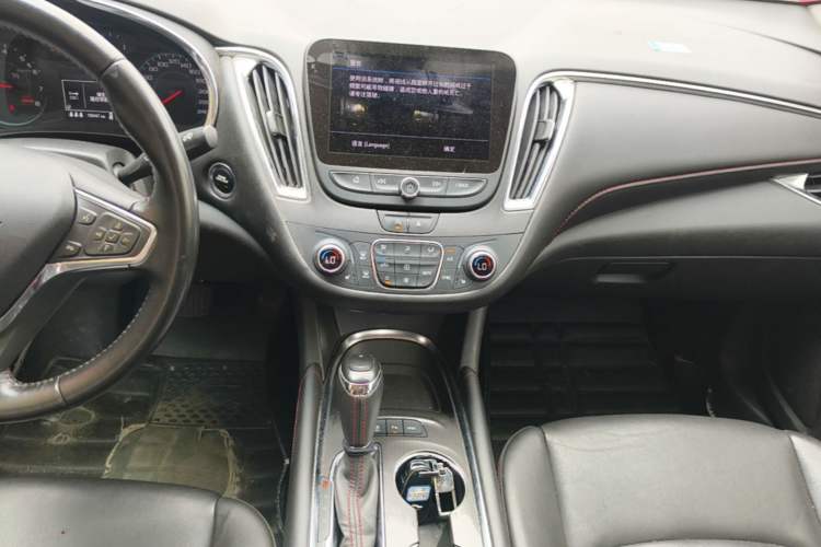 Used Chevrolet Malibu XL 2019 Redline 550T Automatic Sport Edition Audio And AC Panel