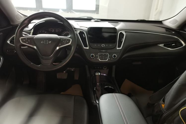 Used Chevrolet Malibu XL 2019 Redline 550T Automatic Sport Edition Center Console