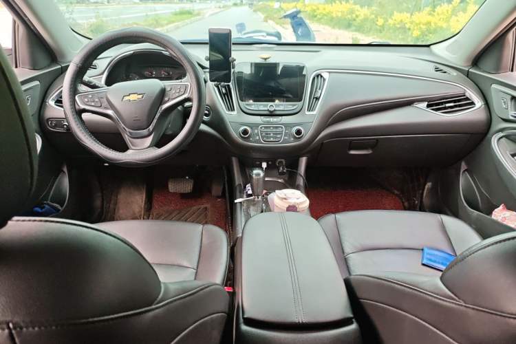Used Chevrolet Malibu XL 2019 535T CVT Active Version Center Console
