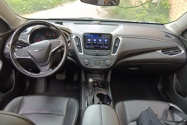 Used Chevrolet Malibu XL 2019 535T CVT Active Version Center Console