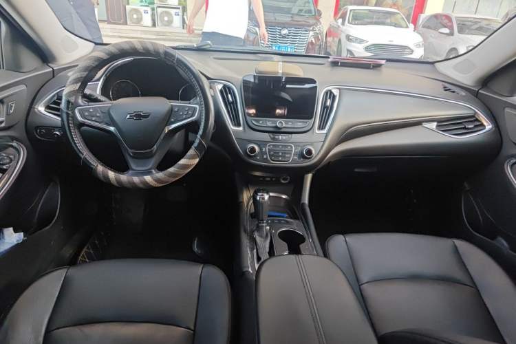 Used Chevrolet Malibu XL 2019 535T CVT RuiLian Edition Center Console