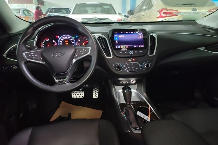 Used Chevrolet Malibu XL 2019 Redline 550T Automatic Smart Edition Center Console