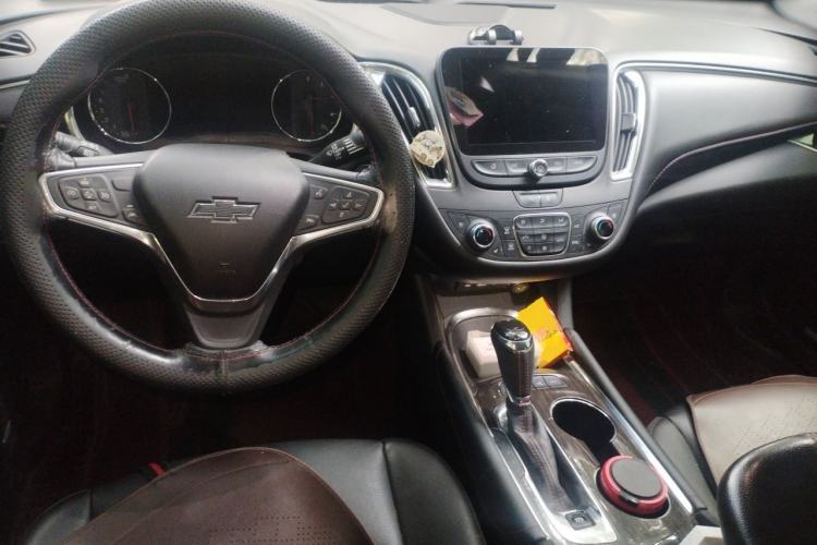 Used Chevrolet Malibu XL 2019 Redline 550T Automatic Smart Edition Center Console
