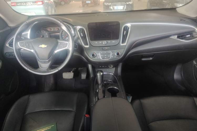 Used Chevrolet Malibu XL 2019 Redline 550T Automatic Sport Edition Center Console