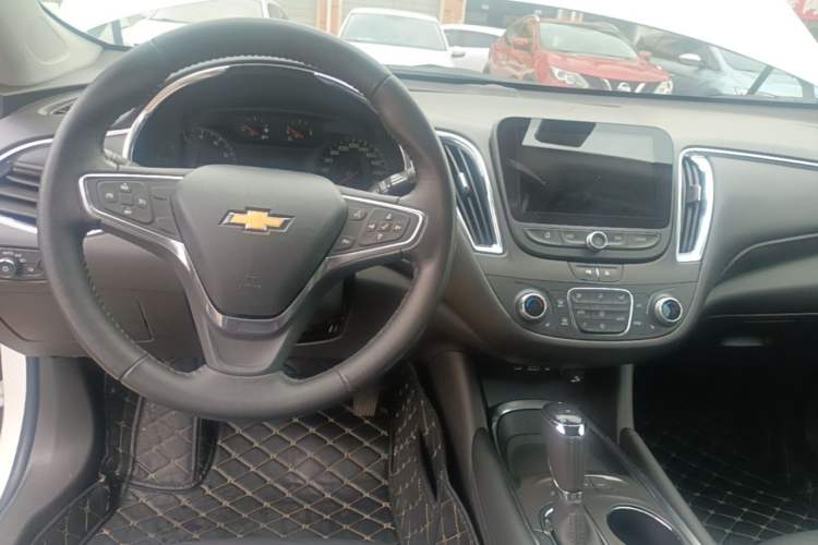 Used Chevrolet Malibu XL 2019 535T CVT Active Version Center Console