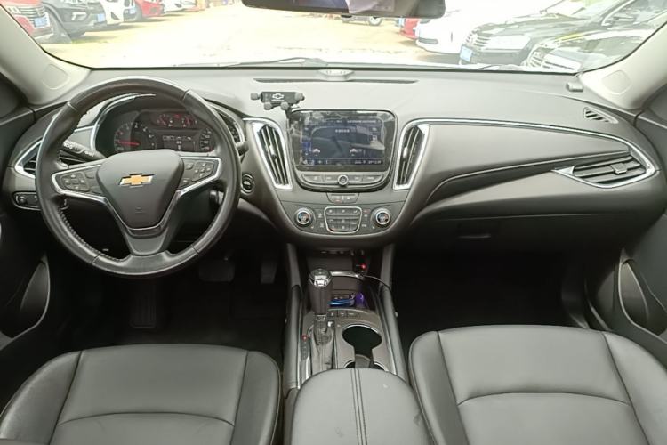 Used Chevrolet Malibu XL 2019 535T CVT Active Version Center Console