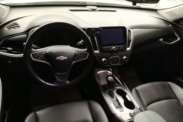Used Chevrolet Malibu XL 2019 535T CVT Active Version Center Console