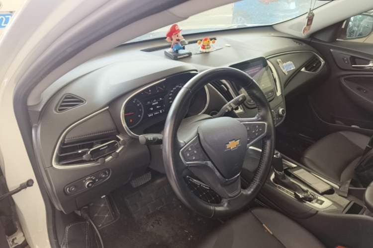 Used Chevrolet Malibu XL 2019 535T CVT Active Version Center Console