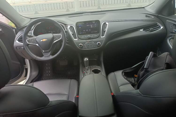 Used Chevrolet Malibu XL 2019 535T CVT Active Version Center Console