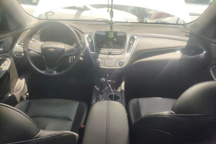 Used Chevrolet Malibu XL 2019 535T CVT Active Version Center Console