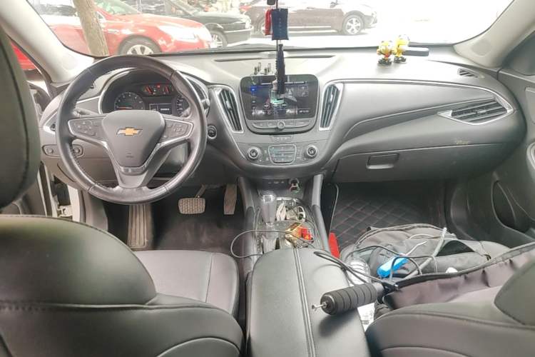 Used Chevrolet Malibu XL 2019 535T CVT Active Version Center Console