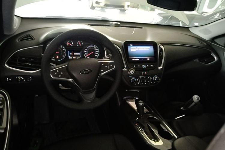 Used Chevrolet Malibu XL 2019 535T CVT Active Version Center Console