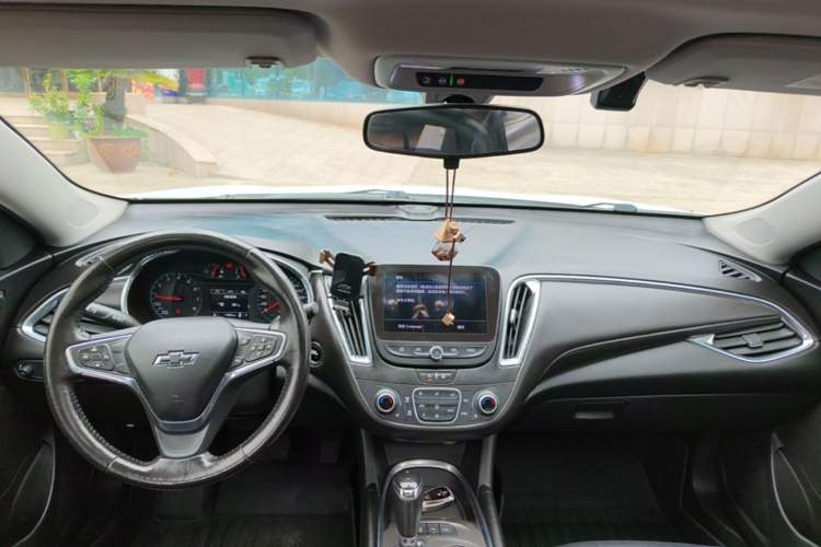 Used Chevrolet Malibu XL 2019 535T CVT Active Version Center Console