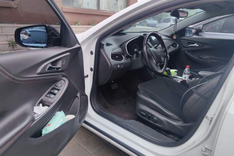 Used Chevrolet Malibu XL 2019 Redline 550T Automatic Sport Edition Driver Seat