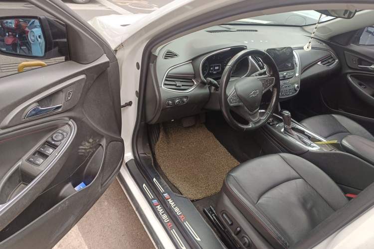 Used Chevrolet Malibu XL 2019 Redline 550T Automatic Sport Edition Driver Seat