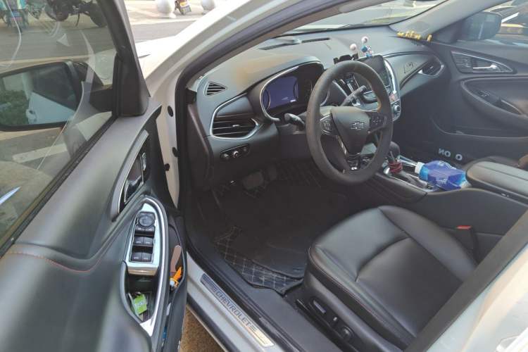 Used Chevrolet Malibu XL 2019 Redline 550T Automatic Sport Edition Driver Seat