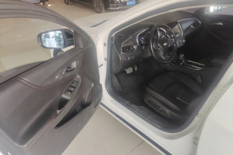 Used Chevrolet Malibu XL 2019 Redline 550T Automatic Sport Edition Driver Seat