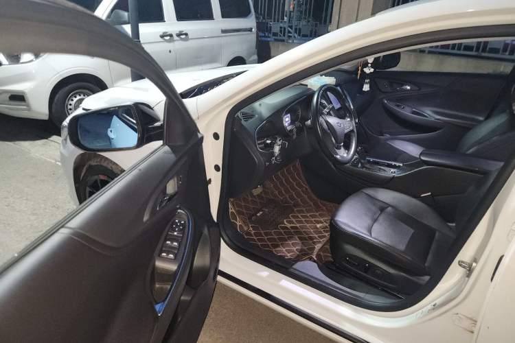 Used Chevrolet Malibu XL 2019 Redline 550T Automatic Sport Edition Driver Seat
