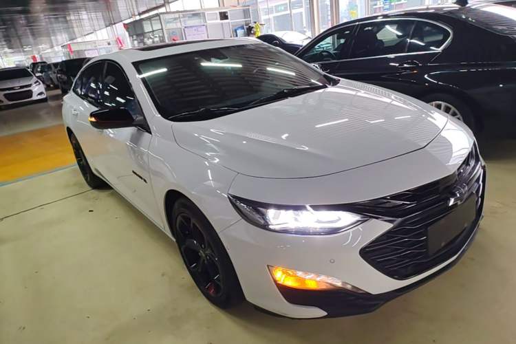Used Chevrolet Malibu XL 2019 Redline 550T Automatic Smart Edition Front Right 45 Deg