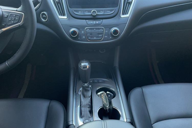 Used Chevrolet Malibu XL 2019 535T CVT Active Version Gear Lever