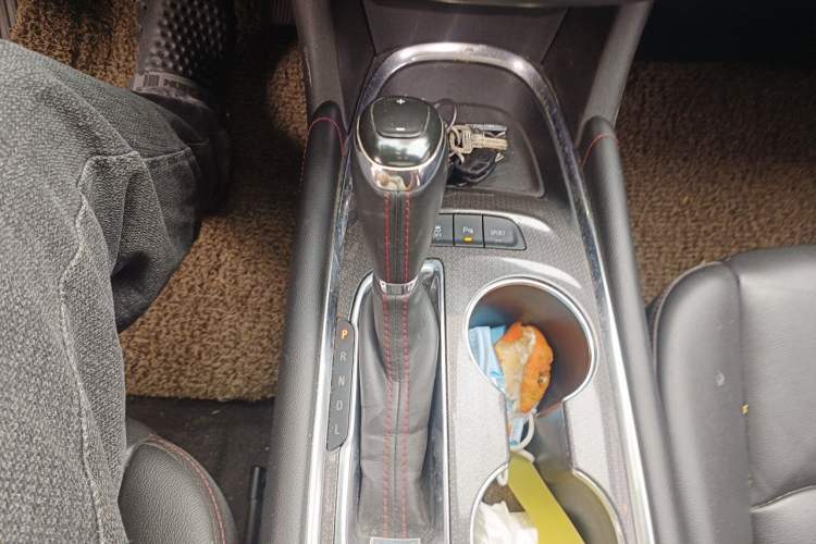 Used Chevrolet Malibu XL 2019 Redline 550T Automatic Sport Edition Gear Lever