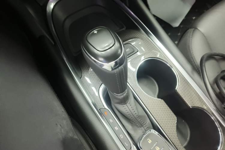 Used Chevrolet Malibu XL 2019 535T CVT Active Version Gear Lever
