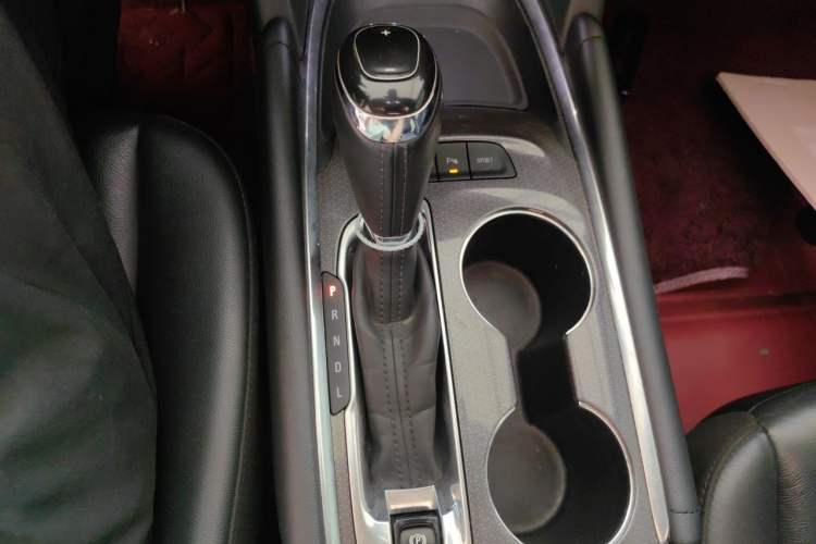 Used Chevrolet Malibu XL 2019 535T CVT Active Version Gear Lever