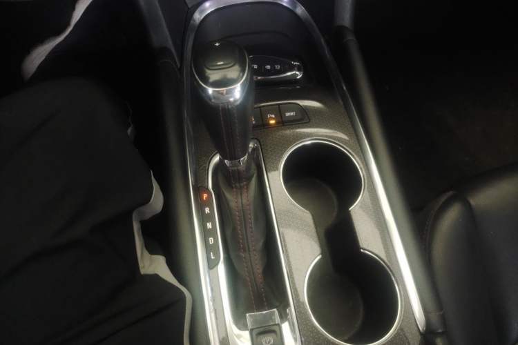 Used Chevrolet Malibu XL 2019 Redline 550T Automatic Sport Edition Gear Lever
