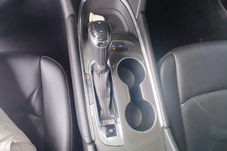 Used Chevrolet Malibu XL 2019 535T CVT Active Version Gear Lever
