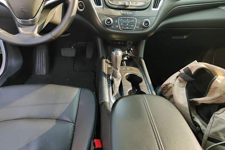 Used Chevrolet Malibu XL 2019 535T CVT Active Version Gear Lever