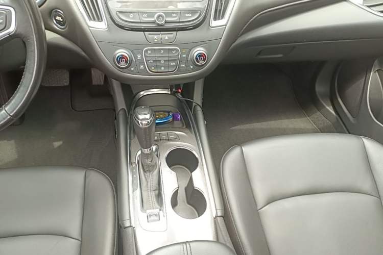 Used Chevrolet Malibu XL 2019 535T CVT Active Version Gear Lever