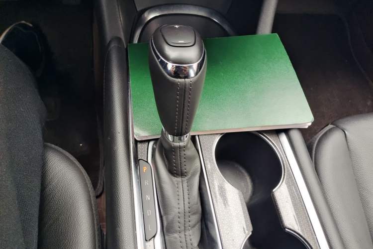 Used Chevrolet Malibu XL 2019 535T CVT Active Version Gear Lever