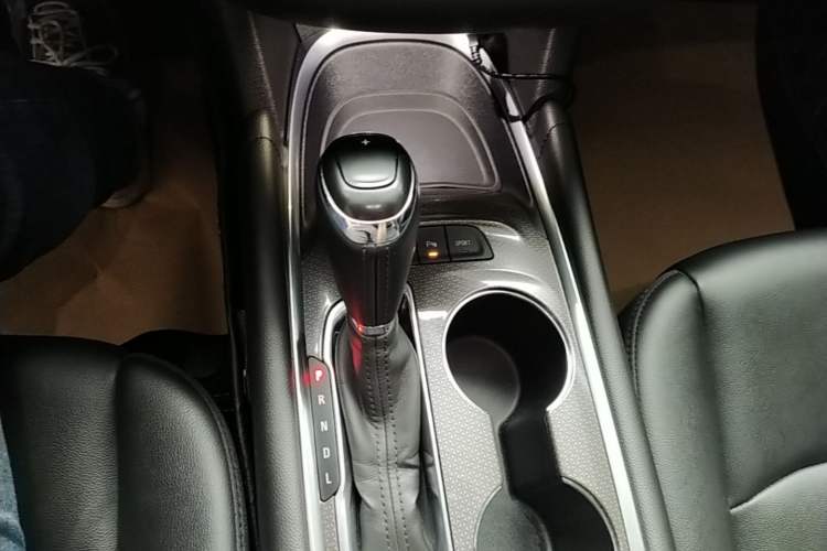 Used Chevrolet Malibu XL 2019 535T CVT Active Version Gear Lever