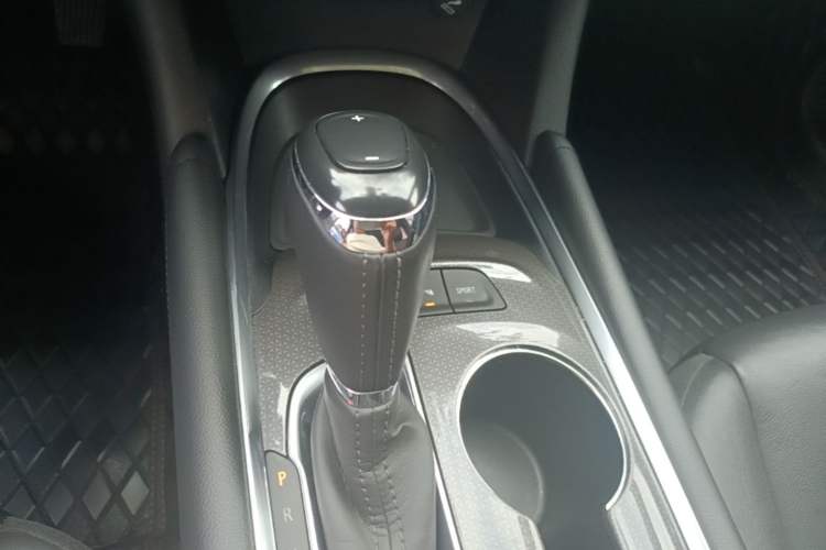 Used Chevrolet Malibu XL 2019 535T CVT Active Version Gear Lever