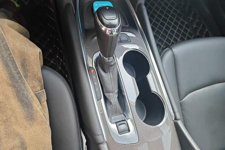 Used Chevrolet Malibu XL 2019 535T CVT Active Version Gear Lever