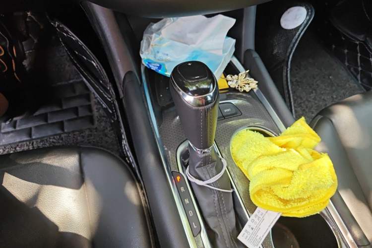 Used Chevrolet Malibu XL 2019 535T CVT Active Version Gear Lever