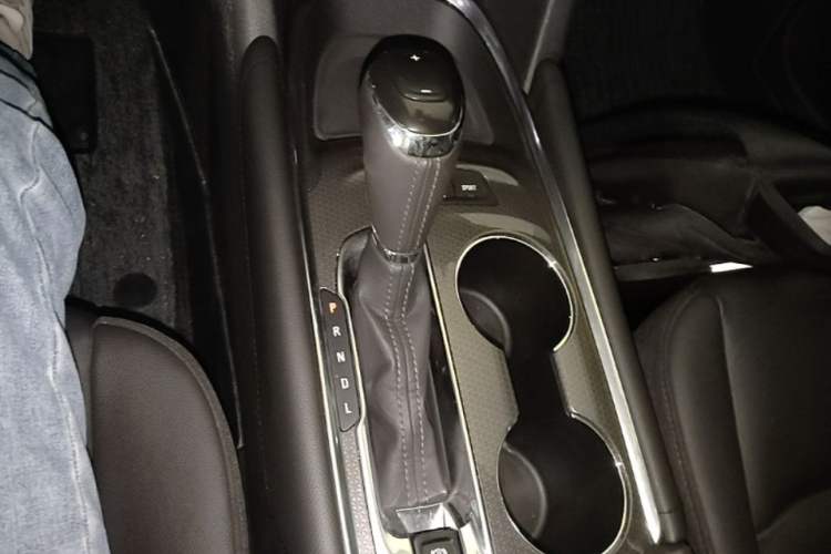 Used Chevrolet Malibu XL 2019 535T CVT Active Version Gear Lever