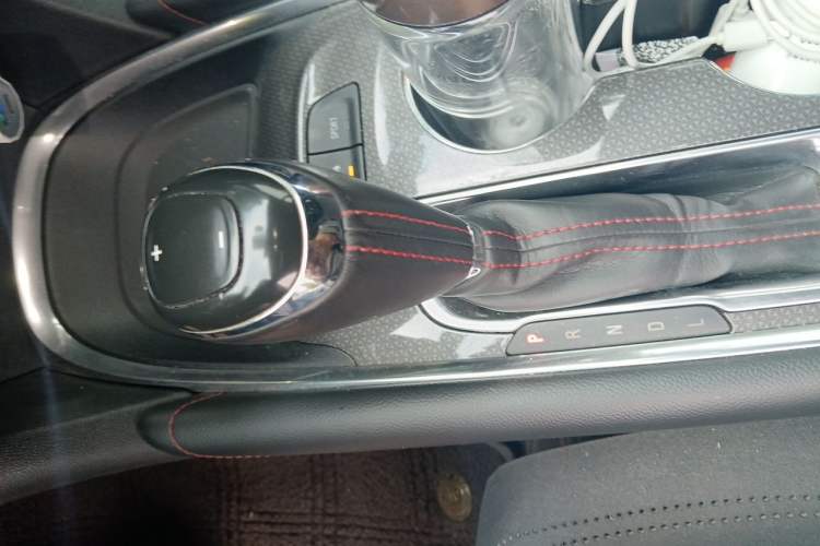 Used Chevrolet Malibu XL 2019 Redline 550T Automatic Sport Edition Gear Lever