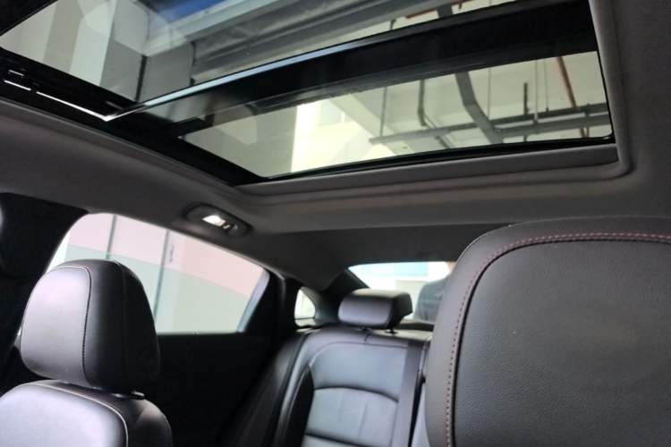 Used Chevrolet Malibu XL 2019 Redline 550T Automatic Sport Edition Headliner