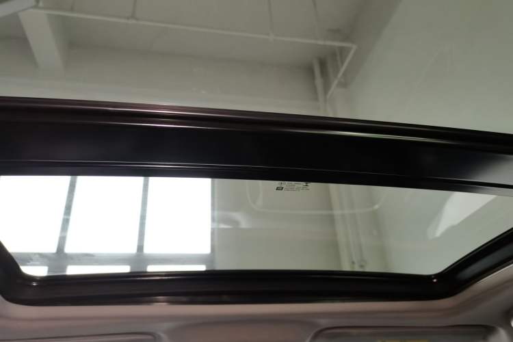 Used Chevrolet Malibu XL 2019 Redline 550T Automatic Sport Edition Headliner