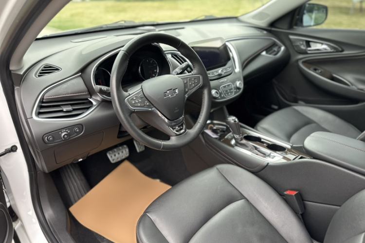 Used Chevrolet Malibu XL 2019 Redline 550T Automatic Smart Edition Interior 3