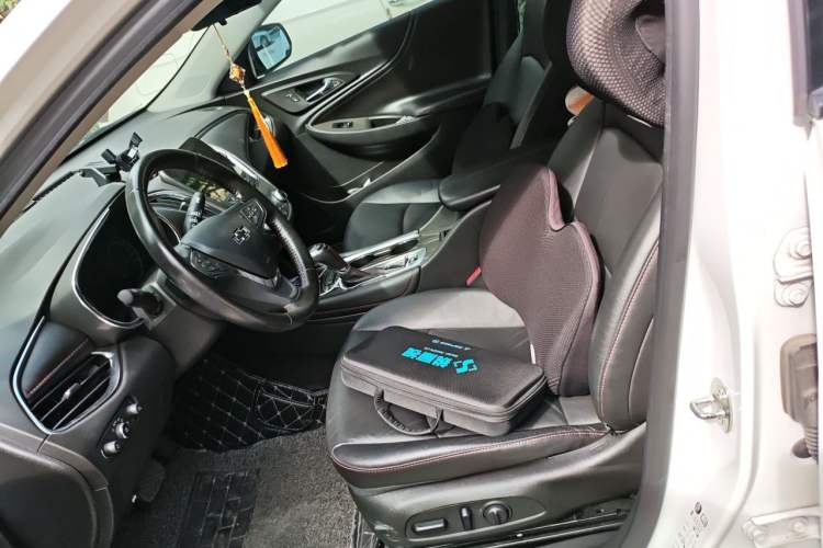Used Chevrolet Malibu XL 2019 Redline 550T Automatic Sport Edition Left Front Seat