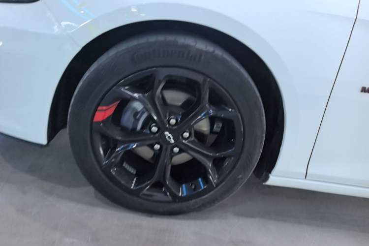Used Chevrolet Malibu XL 2019 Redline 550T Automatic Sport Edition Left Front Wheel Hub