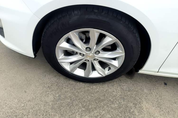 Used Chevrolet Malibu XL 2019 535T CVT Active Version Left Front Wheel Hub