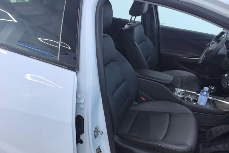 Used Chevrolet Malibu XL 2019 Redline 550T Automatic Sport Edition Right Front Seat