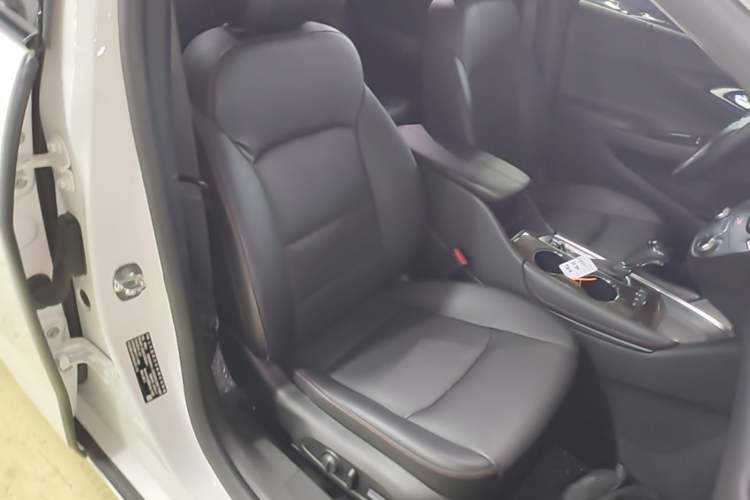 Used Chevrolet Malibu XL 2019 Redline 550T Automatic Smart Edition Right Front Seat