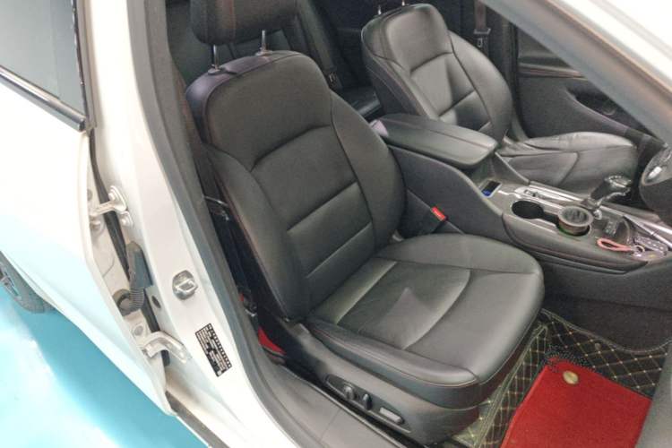 Used Chevrolet Malibu XL 2019 Redline 550T Automatic Sport Edition Right Front Seat