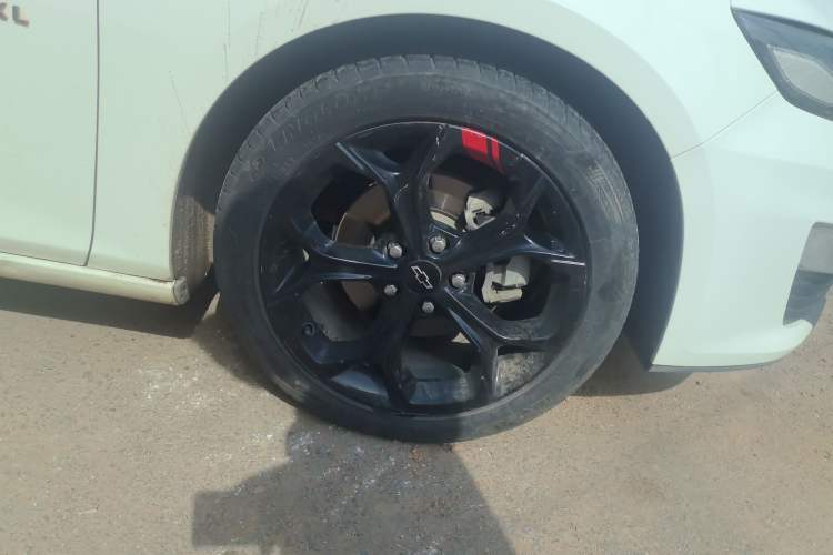 Used Chevrolet Malibu XL 2019 Redline 550T Automatic Sport Edition Right Front Wheel Hub